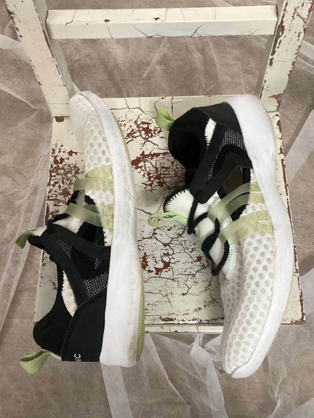 Vionic White Mesh Women’s Sneakers Lime and Black Accents LC: 05-2020 Size 8.5 - Picture 3 of 8